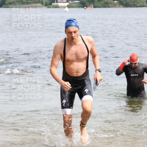 15.06.2025 - 27. Vierlanden-Triathlon Lena Gebhardt http://msf.ph/oto/8027410 15.06.2025 11:00:24 Schwimmen 646, 657, 662, 694, 714, 731 meine-sportfotos.de