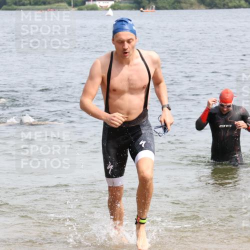 15.06.2025 - 27. Vierlanden-Triathlon Lena Gebhardt http://msf.ph/oto/8027414 15.06.2025 11:00:25 Schwimmen 646, 649, 657, 662, 694, 714, 731 meine-sportfotos.de