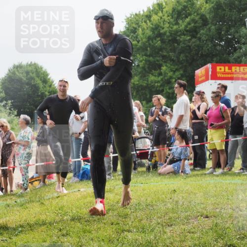 15.06.2025 - 27. Vierlanden-Triathlon KatJ http://msf.ph/oto/8027416 15.06.2025 11:00:54 Schwimmen 637, 678, 681, 699, 746 meine-sportfotos.de