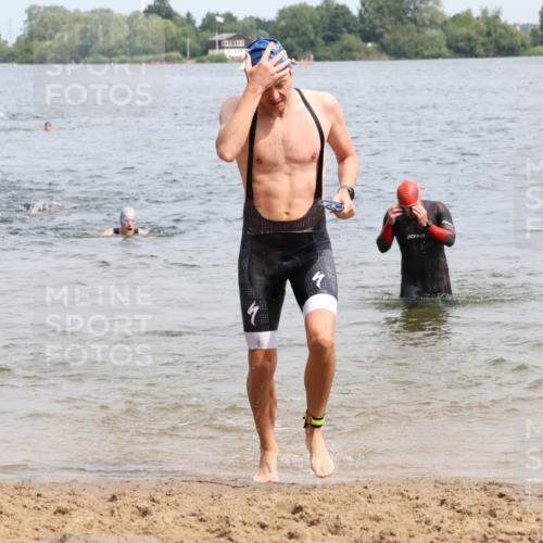 15.06.2025 - 27. Vierlanden-Triathlon Lena Gebhardt http://msf.ph/oto/8027421 15.06.2025 11:00:25 Schwimmen 646, 649, 657, 662, 694, 714, 731 meine-sportfotos.de