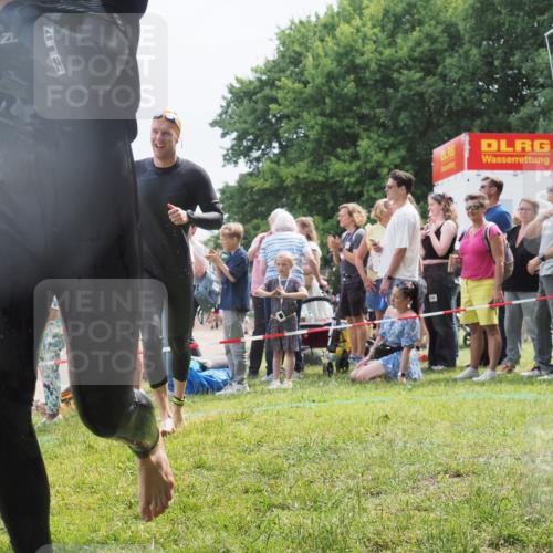 15.06.2025 - 27. Vierlanden-Triathlon KatJ http://msf.ph/oto/8027424 15.06.2025 11:00:55 Schwimmen 637, 681, 699, 746 meine-sportfotos.de