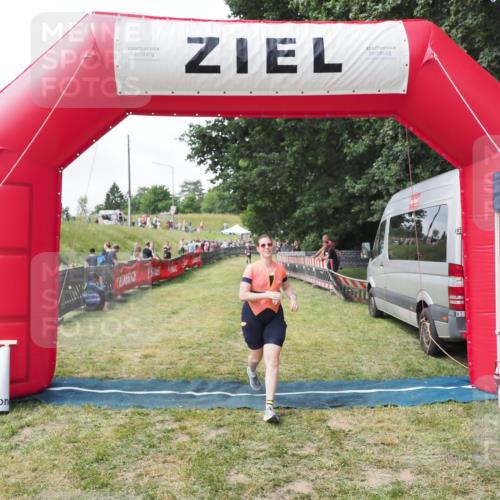 21.06.2025 - 27. Vierlanden-Triathlon MichiJ http://msf.ph/oto/8027435 15.06.2026 12:07:07 Ziel 558 meine-sportfotos.de
