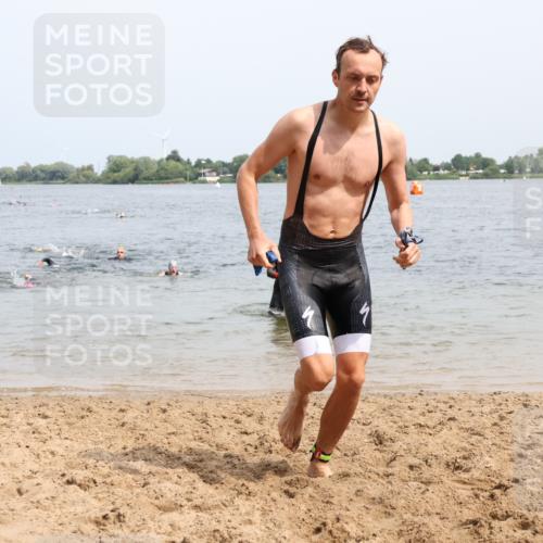 15.06.2025 - 27. Vierlanden-Triathlon Lena Gebhardt http://msf.ph/oto/8027437 15.06.2025 11:00:27 Schwimmen 646, 649, 657, 662, 694, 714, 731 meine-sportfotos.de