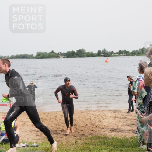 21.06.2025 - 27. Vierlanden-Triathlon MichiJ http://msf.ph/oto/8027440 15.06.2026 10:57:56 Schwimmen 647, 686, 705, 738, 774 meine-sportfotos.de