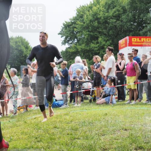 15.06.2025 - 27. Vierlanden-Triathlon KatJ http://msf.ph/oto/8027441 15.06.2025 11:00:55 Schwimmen 637, 681, 699, 746 meine-sportfotos.de