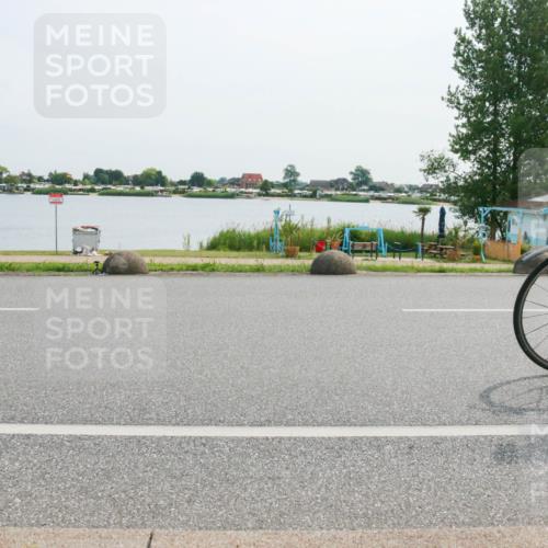 15.06.2025 - 27. Vierlanden-Triathlon H.Heesch http://msf.ph/oto/8027446 15.06.2025 10:27:52 Radfahren 49, 100, 505, 529, 533, 552 meine-sportfotos.de