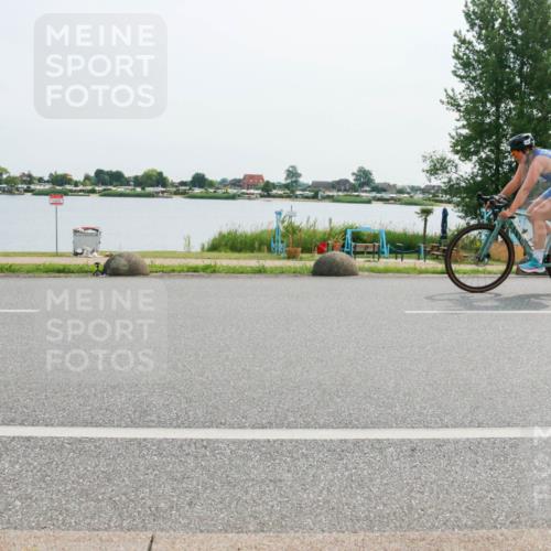 15.06.2025 - 27. Vierlanden-Triathlon H.Heesch http://msf.ph/oto/8027452 15.06.2025 10:28:22 Radfahren 242, 405, 536, 568 meine-sportfotos.de