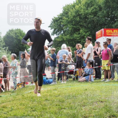 15.06.2025 - 27. Vierlanden-Triathlon KatJ http://msf.ph/oto/8027459 15.06.2025 11:00:55 Schwimmen 637, 681, 699, 746 meine-sportfotos.de