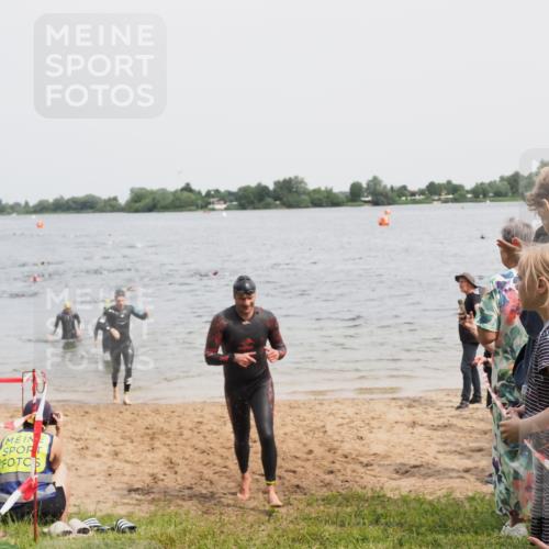 21.06.2025 - 27. Vierlanden-Triathlon MichiJ http://msf.ph/oto/8027465 15.06.2026 10:57:56 Schwimmen 647, 686, 705, 738, 774 meine-sportfotos.de