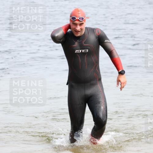 15.06.2025 - 27. Vierlanden-Triathlon Lena Gebhardt http://msf.ph/oto/8027467 15.06.2025 11:00:30 Schwimmen 646, 649, 662, 714, 723, 731 meine-sportfotos.de