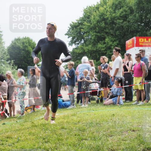 15.06.2025 - 27. Vierlanden-Triathlon KatJ http://msf.ph/oto/8027469 15.06.2025 11:00:55 Schwimmen 637, 681, 699, 746 meine-sportfotos.de