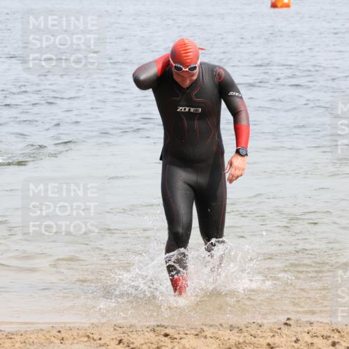 15.06.2025 - 27. Vierlanden-Triathlon Lena Gebhardt http://msf.ph/oto/8027474 15.06.2025 11:00:32 Schwimmen 646, 649, 678, 714, 723 meine-sportfotos.de