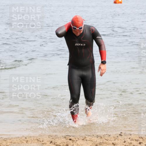 15.06.2025 - 27. Vierlanden-Triathlon Lena Gebhardt http://msf.ph/oto/8027481 15.06.2025 11:00:32 Schwimmen 646, 649, 678, 714, 723 meine-sportfotos.de
