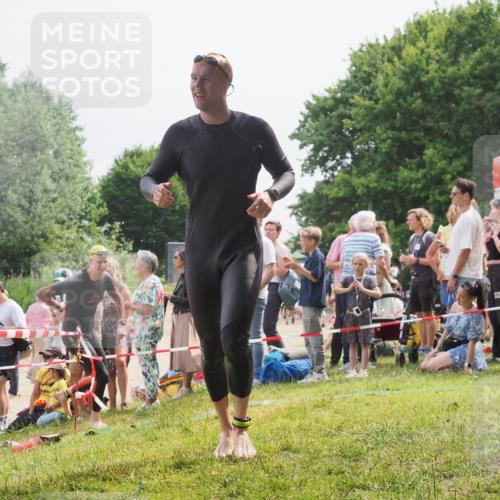 15.06.2025 - 27. Vierlanden-Triathlon KatJ http://msf.ph/oto/8027483 15.06.2025 11:00:56 Schwimmen 637, 681, 699, 746 meine-sportfotos.de