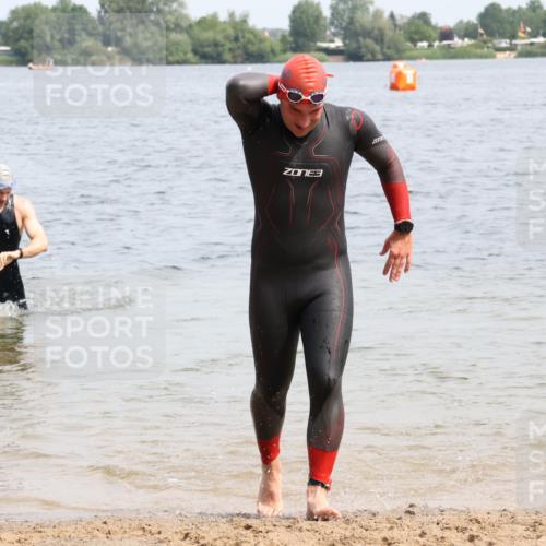 15.06.2025 - 27. Vierlanden-Triathlon Lena Gebhardt http://msf.ph/oto/8027487 15.06.2025 11:00:33 Schwimmen 646, 649, 678, 714, 723 meine-sportfotos.de