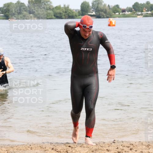 15.06.2025 - 27. Vierlanden-Triathlon Lena Gebhardt http://msf.ph/oto/8027494 15.06.2025 11:00:33 Schwimmen 646, 649, 678, 714, 723 meine-sportfotos.de