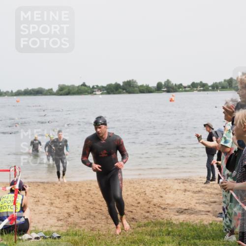 21.06.2025 - 27. Vierlanden-Triathlon MichiJ http://msf.ph/oto/8027498 15.06.2026 10:57:57 Schwimmen 640, 647, 686, 705, 738 meine-sportfotos.de