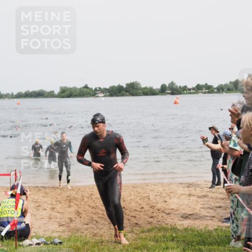 21.06.2025 - 27. Vierlanden-Triathlon MichiJ http://msf.ph/oto/8027501 15.06.2026 10:57:57 Schwimmen 640, 647, 686, 705, 738 meine-sportfotos.de