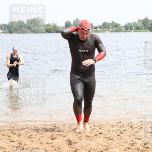 15.06.2025 - 27. Vierlanden-Triathlon Lena Gebhardt http://msf.ph/oto/8027503 15.06.2025 11:00:34 Schwimmen 646, 649, 678, 699, 714, 723 meine-sportfotos.de