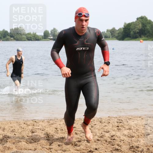 15.06.2025 - 27. Vierlanden-Triathlon Lena Gebhardt http://msf.ph/oto/8027508 15.06.2025 11:00:35 Schwimmen 649, 678, 699, 714, 723 meine-sportfotos.de