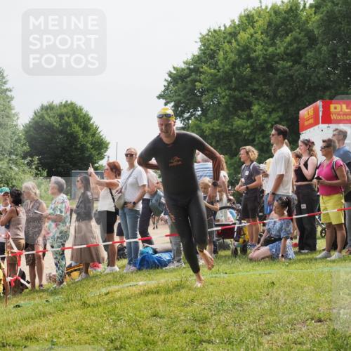 15.06.2025 - 27. Vierlanden-Triathlon KatJ http://msf.ph/oto/8027511 15.06.2025 11:00:57 Schwimmen 637, 681, 699, 746 meine-sportfotos.de
