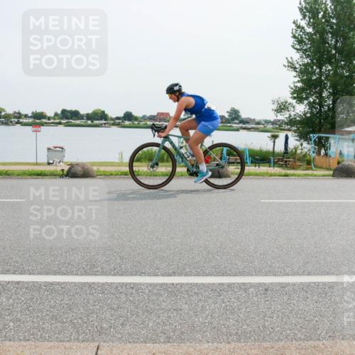 15.06.2025 - 27. Vierlanden-Triathlon H.Heesch http://msf.ph/oto/8027513 15.06.2025 10:28:23 Radfahren 242, 405, 536, 568 meine-sportfotos.de