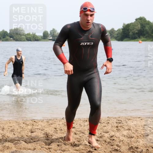 15.06.2025 - 27. Vierlanden-Triathlon Lena Gebhardt http://msf.ph/oto/8027514 15.06.2025 11:00:35 Schwimmen 649, 678, 699, 714, 723 meine-sportfotos.de