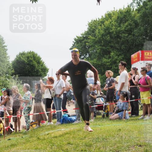 15.06.2025 - 27. Vierlanden-Triathlon KatJ http://msf.ph/oto/8027518 15.06.2025 11:00:57 Schwimmen 637, 681, 699, 746 meine-sportfotos.de
