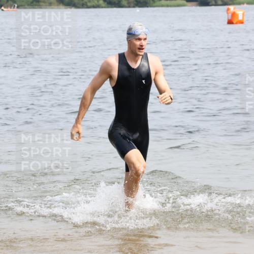 15.06.2025 - 27. Vierlanden-Triathlon Lena Gebhardt http://msf.ph/oto/8027523 15.06.2025 11:00:36 Schwimmen 649, 678, 699, 714, 723 meine-sportfotos.de