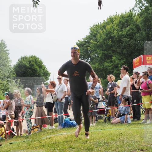 15.06.2025 - 27. Vierlanden-Triathlon KatJ http://msf.ph/oto/8027526 15.06.2025 11:00:57 Schwimmen 637, 681, 699, 746 meine-sportfotos.de