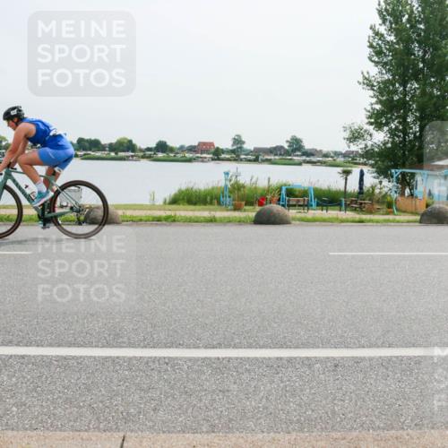 15.06.2025 - 27. Vierlanden-Triathlon H.Heesch http://msf.ph/oto/8027529 15.06.2025 10:28:23 Radfahren 242, 405, 536, 568 meine-sportfotos.de