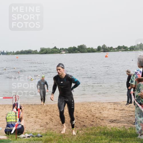 21.06.2025 - 27. Vierlanden-Triathlon MichiJ http://msf.ph/oto/8027558 15.06.2026 10:58:01 Schwimmen 640, 647, 705, 738 meine-sportfotos.de
