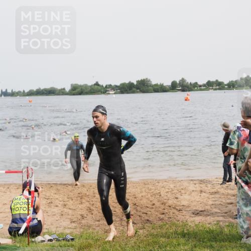 21.06.2025 - 27. Vierlanden-Triathlon MichiJ http://msf.ph/oto/8027565 15.06.2026 10:58:01 Schwimmen 640, 647, 705, 738 meine-sportfotos.de