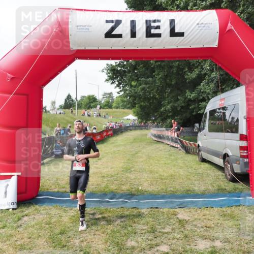 21.06.2025 - 27. Vierlanden-Triathlon MichiJ http://msf.ph/oto/8027566 15.06.2026 12:07:16 Ziel 63 meine-sportfotos.de