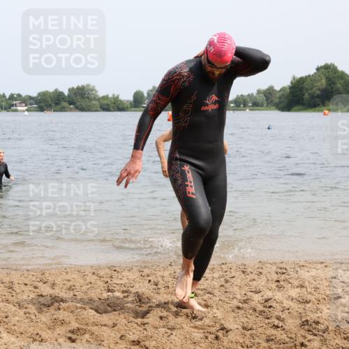 15.06.2025 - 27. Vierlanden-Triathlon Lena Gebhardt http://msf.ph/oto/8027573 15.06.2025 11:00:38 Schwimmen 649, 678, 681, 699, 723 meine-sportfotos.de