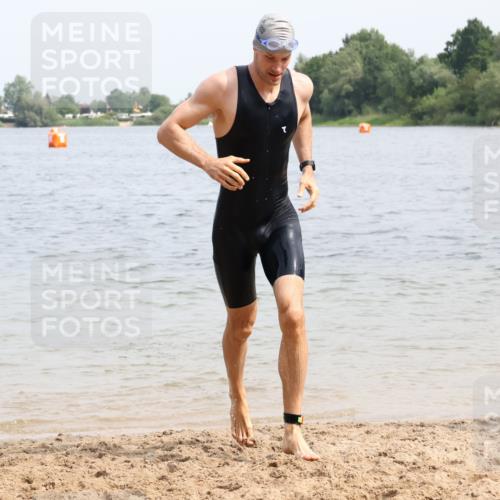 15.06.2025 - 27. Vierlanden-Triathlon Lena Gebhardt http://msf.ph/oto/8027581 15.06.2025 11:00:40 Schwimmen 637, 649, 678, 681, 699, 723 meine-sportfotos.de