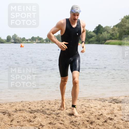 15.06.2025 - 27. Vierlanden-Triathlon Lena Gebhardt http://msf.ph/oto/8027585 15.06.2025 11:00:40 Schwimmen 637, 649, 678, 681, 699, 723 meine-sportfotos.de