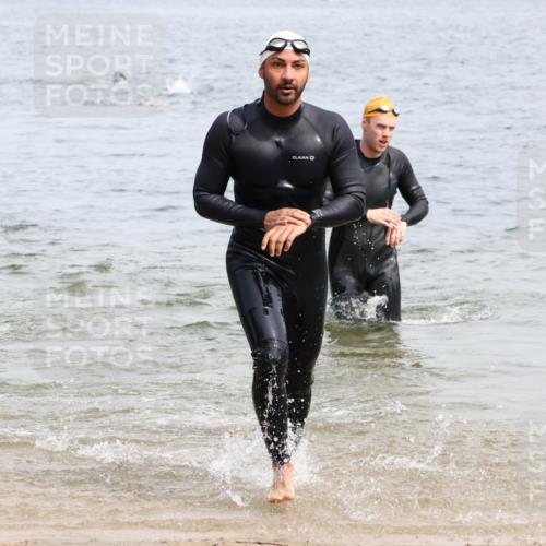 15.06.2025 - 27. Vierlanden-Triathlon Lena Gebhardt http://msf.ph/oto/8027596 15.06.2025 11:00:42 Schwimmen 637, 649, 678, 681, 699, 723 meine-sportfotos.de