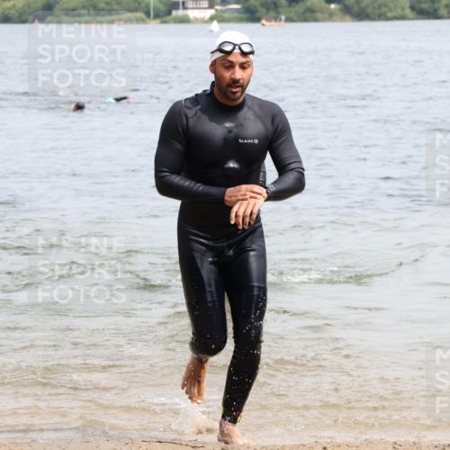 15.06.2025 - 27. Vierlanden-Triathlon Lena Gebhardt http://msf.ph/oto/8027613 15.06.2025 11:00:43 Schwimmen 637, 649, 678, 681, 699, 723, 746 meine-sportfotos.de