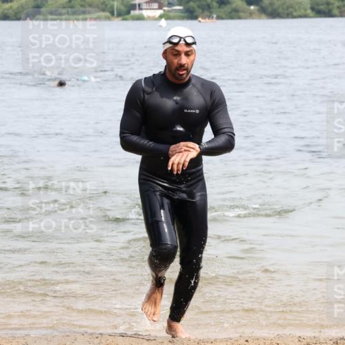 15.06.2025 - 27. Vierlanden-Triathlon Lena Gebhardt http://msf.ph/oto/8027621 15.06.2025 11:00:43 Schwimmen 637, 649, 678, 681, 699, 723, 746 meine-sportfotos.de