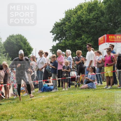 15.06.2025 - 27. Vierlanden-Triathlon KatJ http://msf.ph/oto/8027624 15.06.2025 11:01:28 Schwimmen 717, 808, 869 meine-sportfotos.de