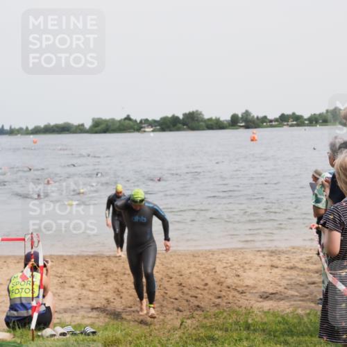 21.06.2025 - 27. Vierlanden-Triathlon MichiJ http://msf.ph/oto/8027628 15.06.2026 10:58:05 Schwimmen 640, 647, 762 meine-sportfotos.de