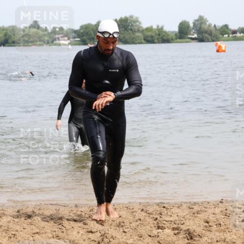 15.06.2025 - 27. Vierlanden-Triathlon Lena Gebhardt http://msf.ph/oto/8027633 15.06.2025 11:00:44 Schwimmen 637, 649, 678, 681, 699, 723, 746 meine-sportfotos.de
