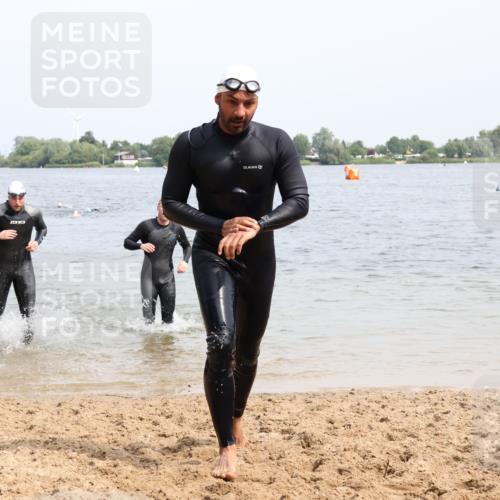 15.06.2025 - 27. Vierlanden-Triathlon Lena Gebhardt http://msf.ph/oto/8027641 15.06.2025 11:00:45 Schwimmen 637, 649, 678, 681, 699, 723, 746 meine-sportfotos.de