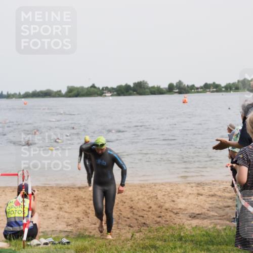 21.06.2025 - 27. Vierlanden-Triathlon MichiJ http://msf.ph/oto/8027643 15.06.2026 10:58:05 Schwimmen 640, 647, 762 meine-sportfotos.de