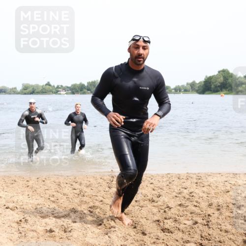 15.06.2025 - 27. Vierlanden-Triathlon Lena Gebhardt http://msf.ph/oto/8027644 15.06.2025 11:00:45 Schwimmen 637, 649, 678, 681, 699, 723, 746 meine-sportfotos.de