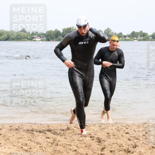 15.06.2025 - 27. Vierlanden-Triathlon Lena Gebhardt http://msf.ph/oto/8027662 15.06.2025 11:00:47 Schwimmen 637, 678, 681, 699, 723, 746 meine-sportfotos.de