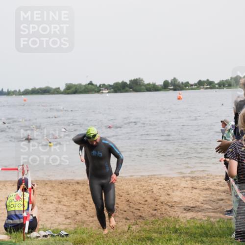 21.06.2025 - 27. Vierlanden-Triathlon MichiJ http://msf.ph/oto/8027665 15.06.2026 10:58:06 Schwimmen 640, 647, 762 meine-sportfotos.de