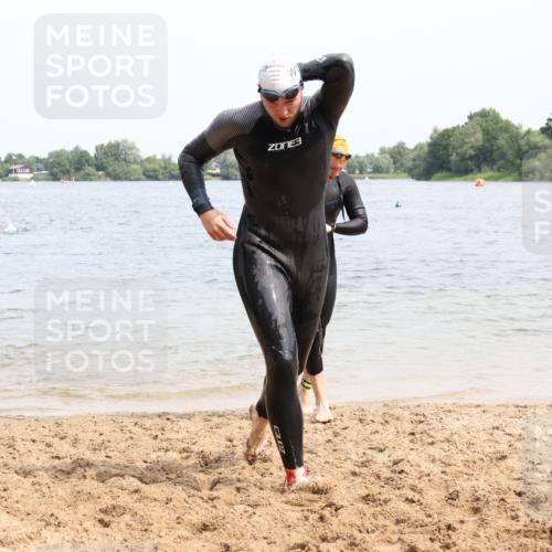 15.06.2025 - 27. Vierlanden-Triathlon Lena Gebhardt http://msf.ph/oto/8027670 15.06.2025 11:00:48 Schwimmen 637, 678, 681, 699, 723, 746 meine-sportfotos.de