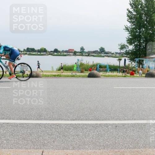 21.06.2025 - 27. Vierlanden-Triathlon H.Heesch http://msf.ph/oto/8027691 15.06.2025 11:22:15 Radfahren 207 meine-sportfotos.de